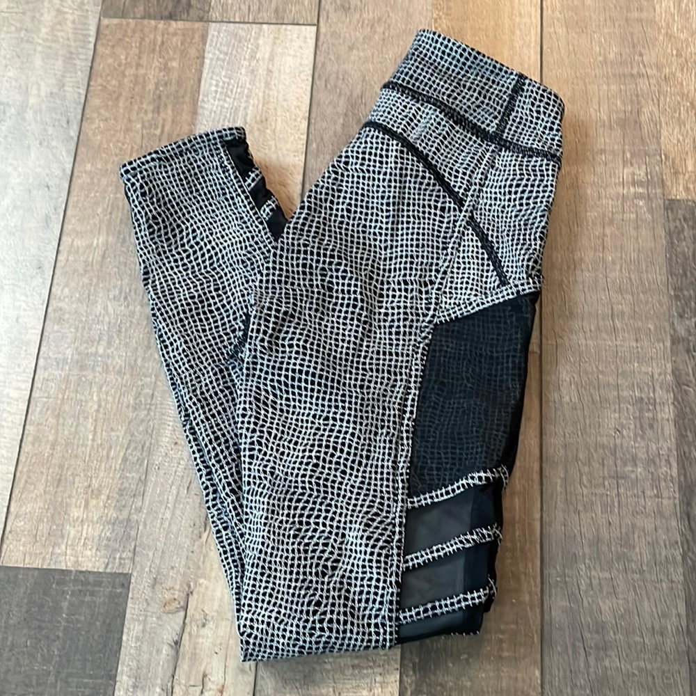 Lululemon leggings with pockets size 4